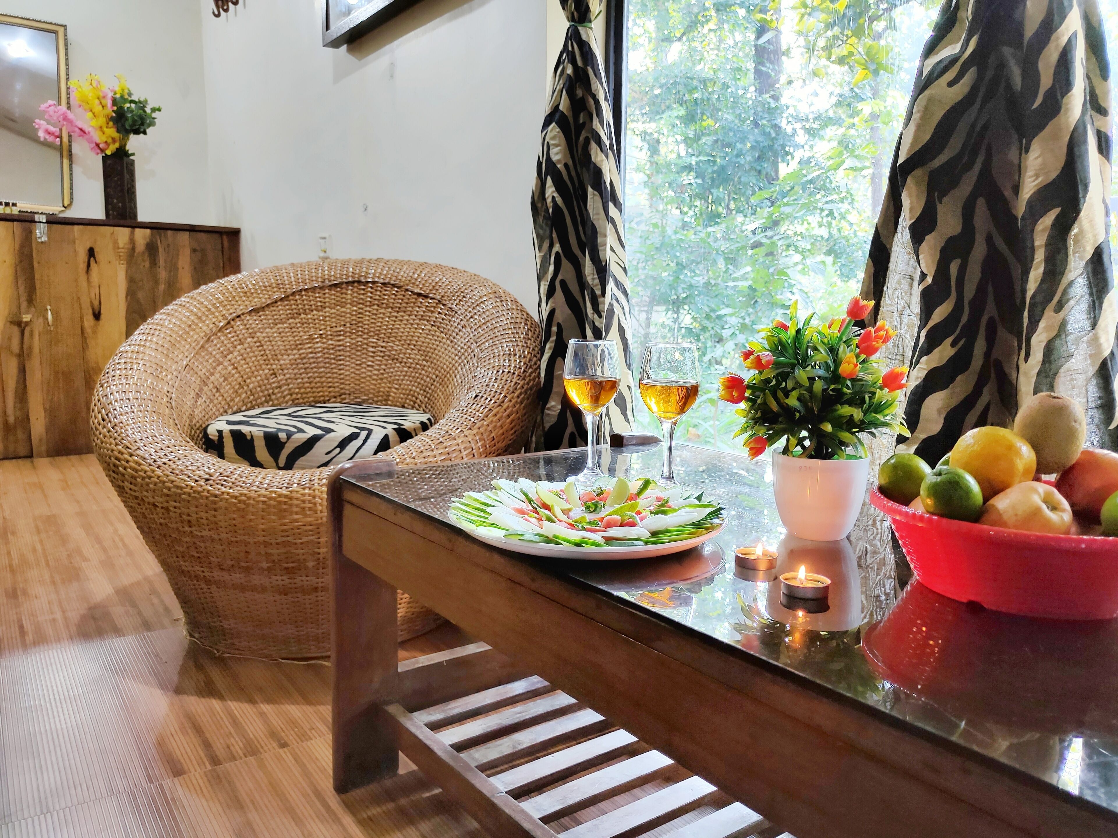 Premium bedding, desk, soundproofing, rollaway beds