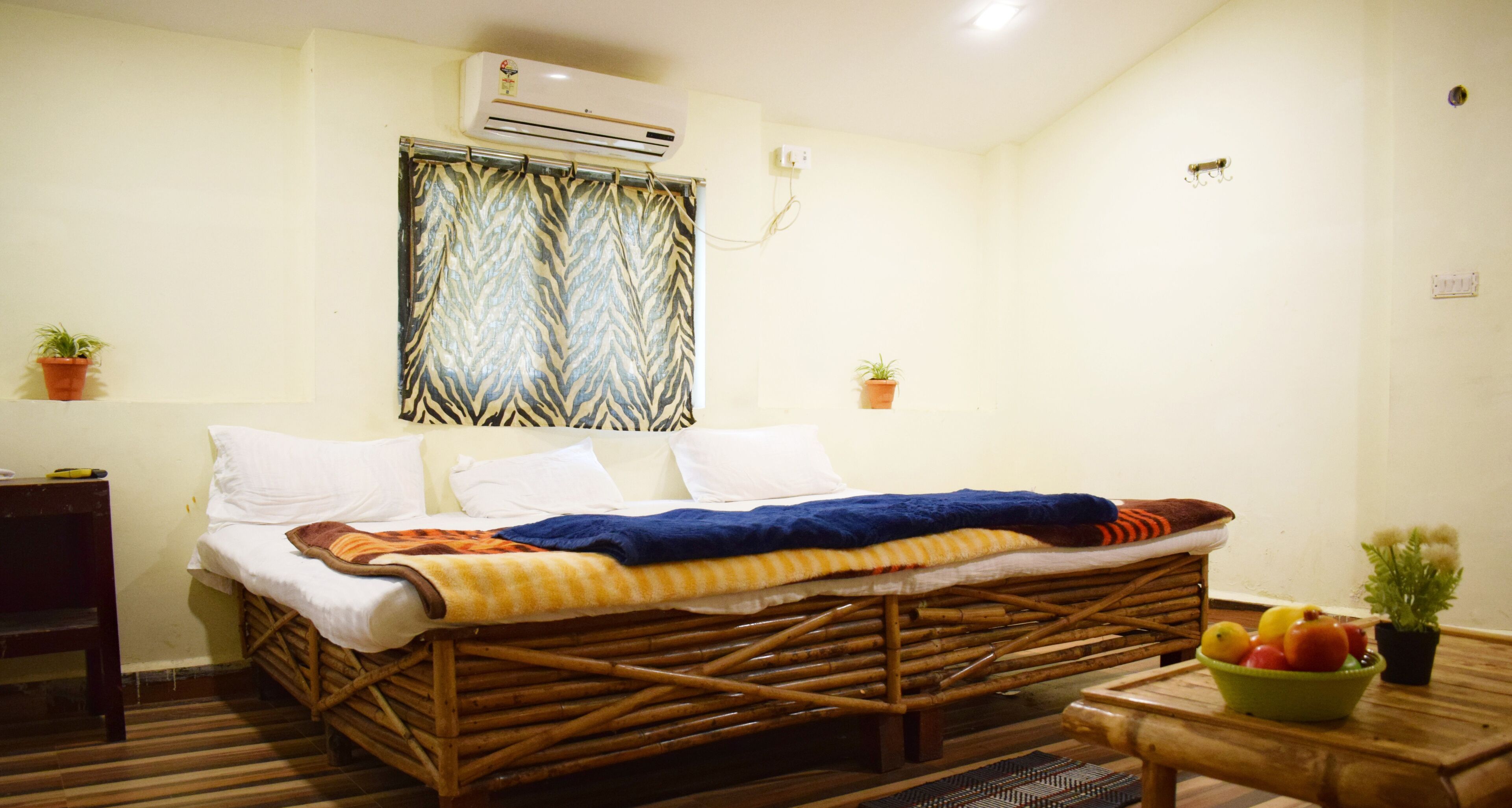 Premium bedding, desk, soundproofing, rollaway beds