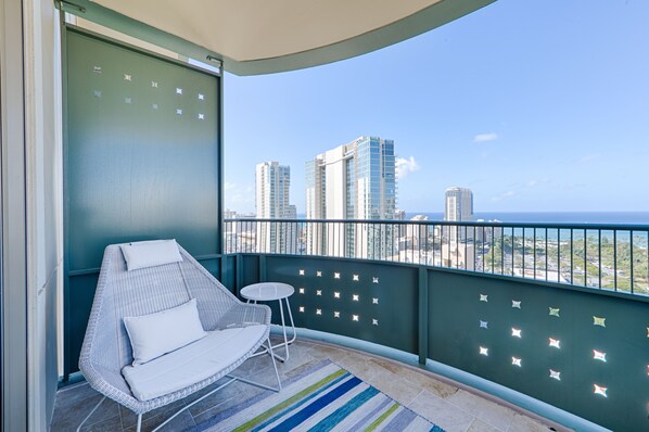 Property grounds - Spacious 2 Bedroom Unit at Lanikea at Waikiki! Free Wi-fi and FREE Parking! (Honolulu)