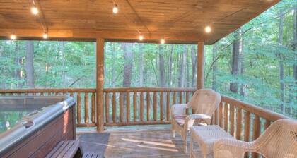 Apple Blossom - Secluded Cabin Getaway with Hot Tub, Kitchen, and Fireplace