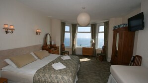 Family Triple Room, Ensuite | 1 bedroom - Silvercraigs (Douglas)