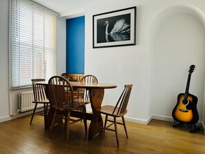 高級平房, 2 間臥室 | 客廳 | 平面電視