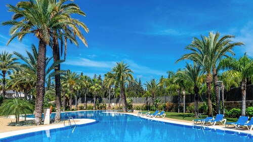 RELISH THIS TOP NOTCH, GENEROUS DUPLEX WITH HEATED POOL IN PRIVATE SOLARIUM