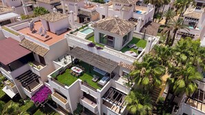 Exterior - RELISH THIS TOP NOTCH, GENEROUS DUPLEX WITH HEATED POOL IN PRIVATE SOLARIUM (Nueva Andalucía)