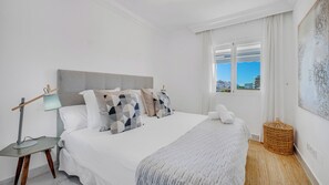 3 bedrooms, iron/ironing board, Internet, bed sheets