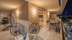 Outdoor dining - ARTFULLY DESIGNED FLAT WITH GREAT SEA VIEWS, PERFECT LOCATION, BBQ & TERRACE (Puerto Banús)