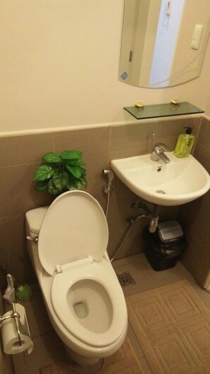 Hair dryer, bidet - Great Location Space in Cebu City (Cebu City)