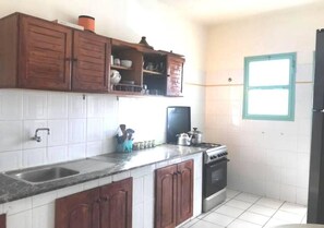 Réfrigérateur, four, plaque de cuisson