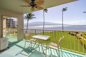 Outdoor dining - Oceanfront Unit 214 - Maalaea Kai Condo in Quiet Resort-Great View! (Wailuku)