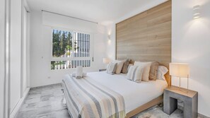 3 bedrooms, iron/ironing board, Internet, bed sheets