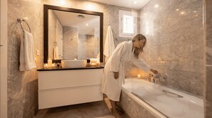 Shower - RECENTLY REFURBISHED, SPACIOUS DUPLEX NESTLED IN THE GOLF VALLEY (Nueva Andalucía)