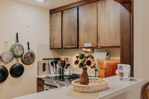 Fridge, microwave, oven, stovetop - Snowater Condo #85 - Fireplace - 2-Story  Sleeps 4 (Glacier)