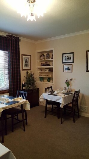 Breakfast area - Whitecroft Bed and Breakfast (Livingston)
