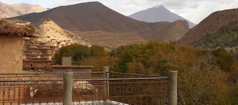Gite Paradis d'Ait Bouguemez - Hostel