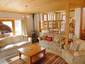 TV, caminetto, lettore DVD