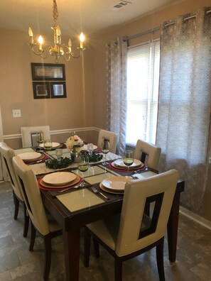 Dining - Peaceful and Comfortable, in a Convenient Location / Cleaned and Sanitized  (Greensboro)