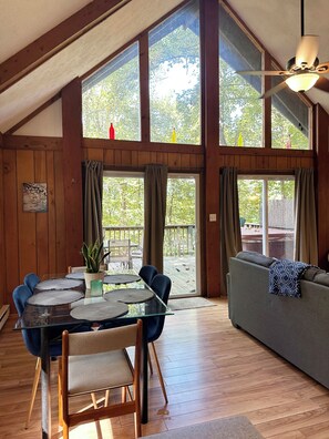 Dining - Bedrooms 3, Bathrooms 1, Sleeps 6 (Linden)