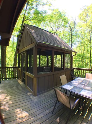 Outdoor dining - Bedrooms 3, Bathrooms 1, Sleeps 6 (Linden)