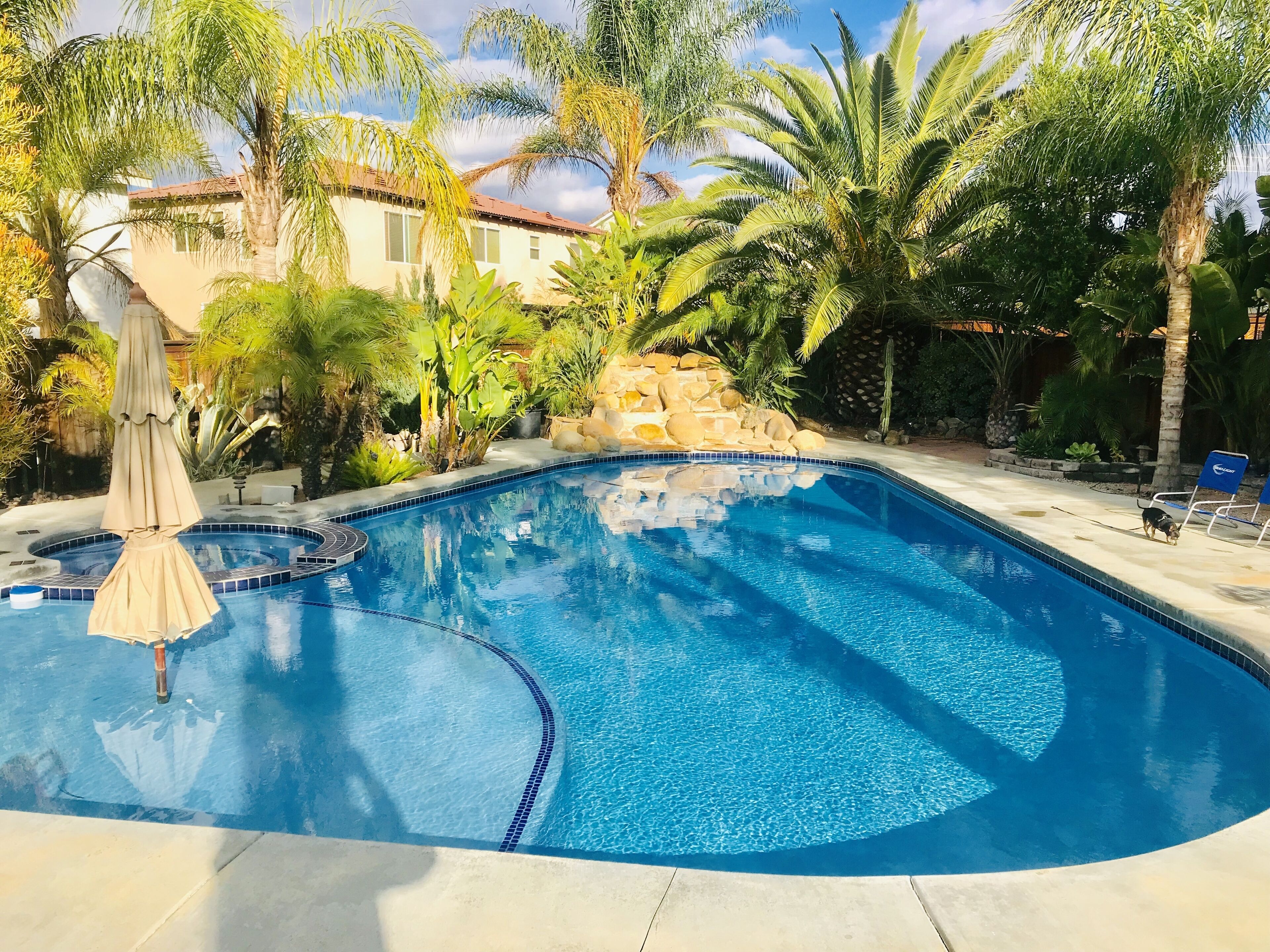 Private Pool/Family Home/Sleeps 2 Couples/3 singles/Children