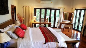 1 Schlafzimmer, Zimmersafe, Schreibtisch, Bügeleisen/Bügelbrett