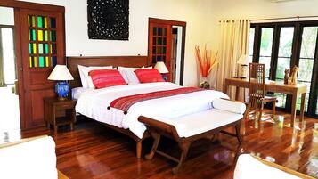 1 Schlafzimmer, Zimmersafe, Schreibtisch, Bügeleisen/Bügelbrett