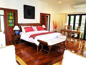 1 Schlafzimmer, Zimmersafe, Schreibtisch, Bügeleisen/Bügelbrett