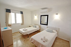 5 室のベッドルーム、デスク、WiFi、ベッドシーツ