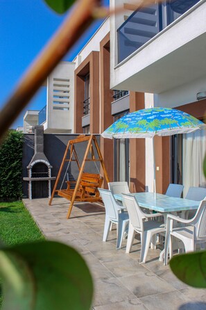 Villa familiare, 4 camere da letto, vista lago | Ferro/asse da stiro, Wi-Fi gratuito, lenzuola