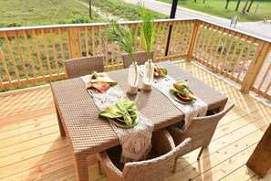 屋外ダイニングエリア