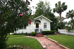 Exterior detail - Historic Bonny Cottage in downtown Beaufort SC (Beaufort)