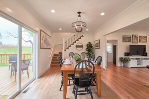 Dining - Stiling Vineyards~ A 3 bed/3 bath Luxury Farmhouse (Amity)