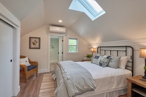 3 bedrooms, desk, iron/ironing board, travel cot - Stiling Vineyards~ A 3 bed/3 bath Luxury Farmhouse (Amity)