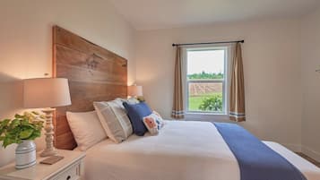 3 chambres, bureau, fer et planche Ă repasser, lit parapluie