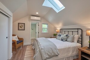 3 bedrooms, desk, iron/ironing board, free WiFi - Stiling Vineyards~ A 3 bed/3 bath Luxury Farmhouse (Amity)