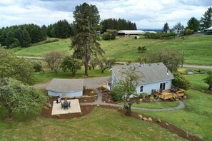 Exterior - Stiling Vineyards~ A 3 bed/3 bath Luxury Farmhouse (Amity)