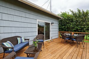 Outdoor dining - Stiling Vineyards~ A 3 bed/3 bath Luxury Farmhouse (Amity)