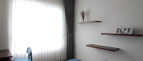 1 soverom, skrivebord, strykejern/-brett og wi-fi (inkludert)