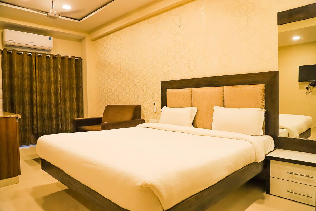 Luxury Studio, 1 Queen Bed | Egyptian cotton sheets, premium bedding, down comforters