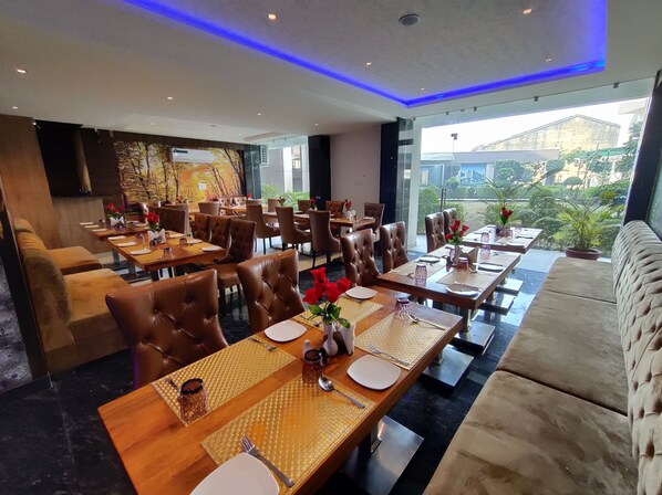 Restaurant - Hotel Shri Radha Nikunj Vrindavan Opposite Prem Mandir (Mathura)