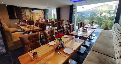 Hotel Shri Radha Nikunj Vrindavan Opposite Prem Mandir