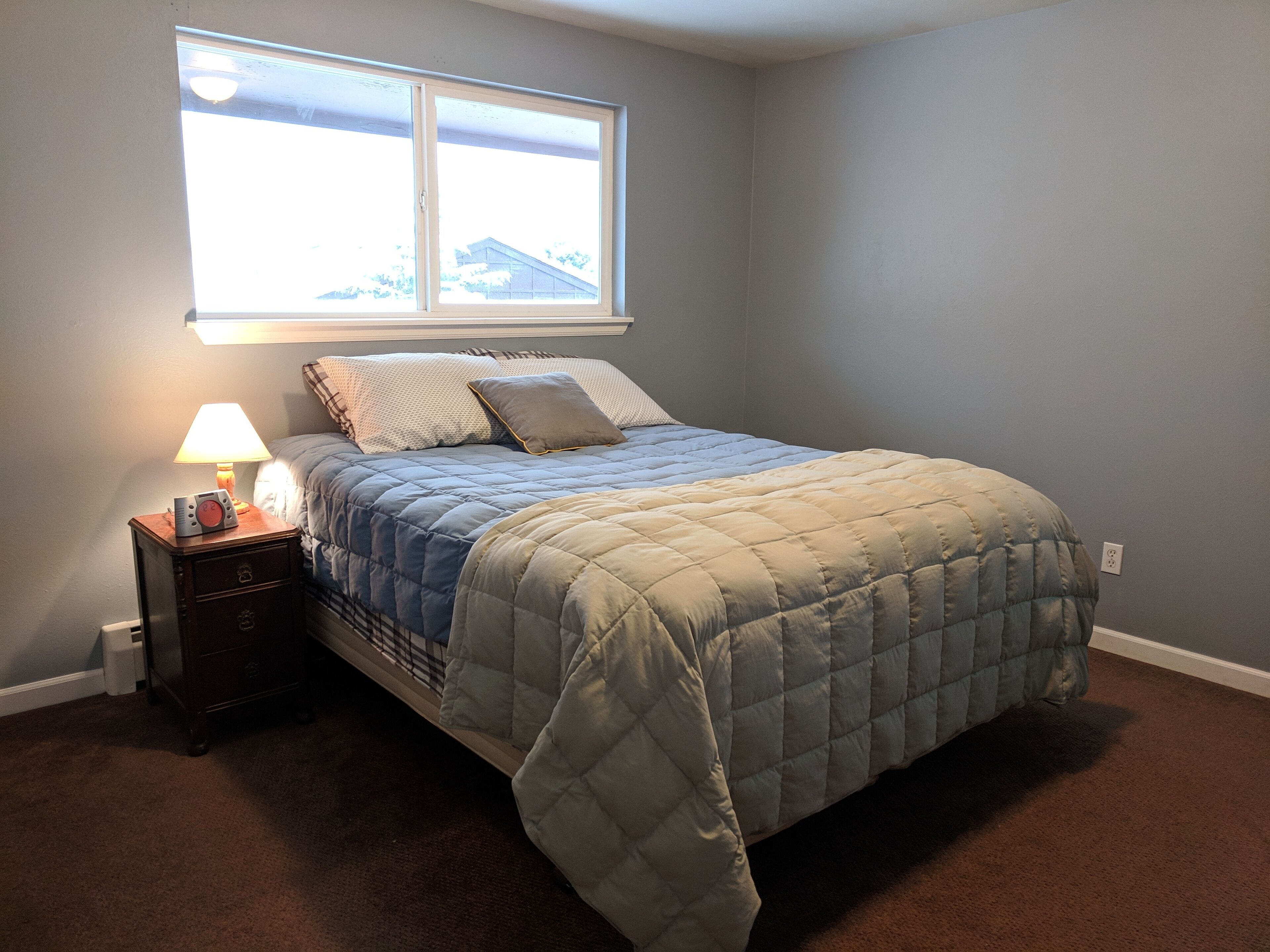 Queen bedroom + private bath in fully furnished townhome