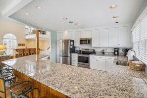 Coffee/tea maker, fridge, microwave, oven - 360' to Beach Access - 1500' to Community Pool/Courts (Duck)