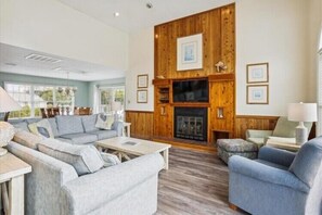 TV, fireplace