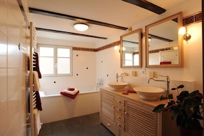 Towels, soap, shampoo, toilet paper
