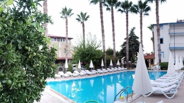 Outdoor pool, pool umbrellas, sun loungers - Iris Garden Hotel (Kemer)