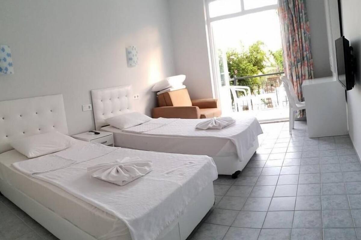 Quarto básico, 1 quarto, para fumantes, vista para o jardim | Ferros/tábuas de passar roupa, berços grátis, Wi-Fi de cortesia
