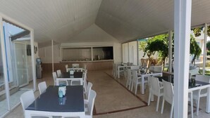 Breakfast, lunch and dinner served - Iris Garden Hotel (Kemer)