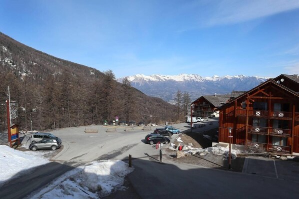 Exterior - Ski-in/ski-out & foot of the slopes, 2nd floor, view swimming pool, fitness, swimming pool, sauna (Les Orres)