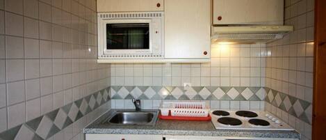 Fridge, oven, dishwasher