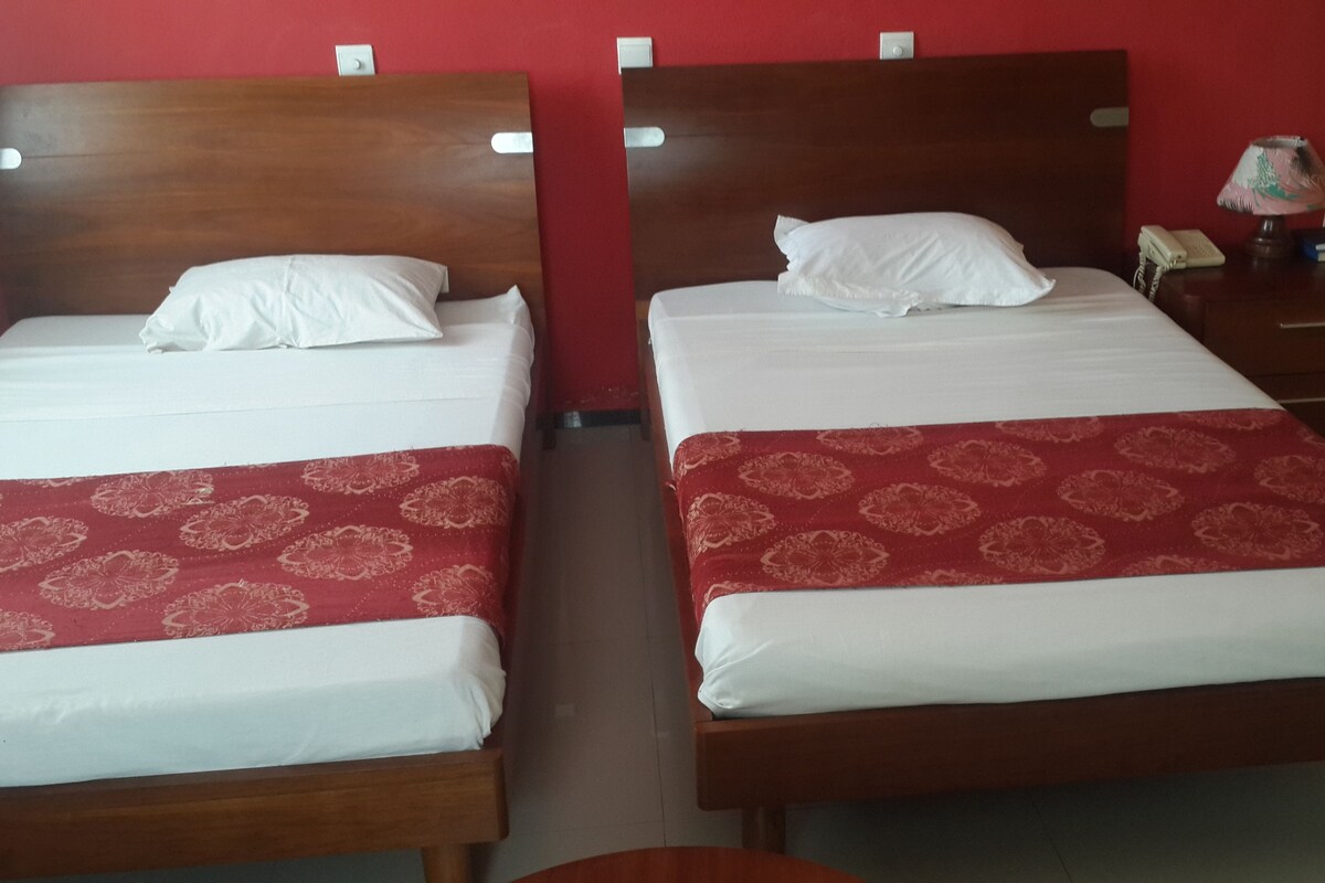 Twin Room | In-room safe, desk, blackout drapes, iron/ironing board